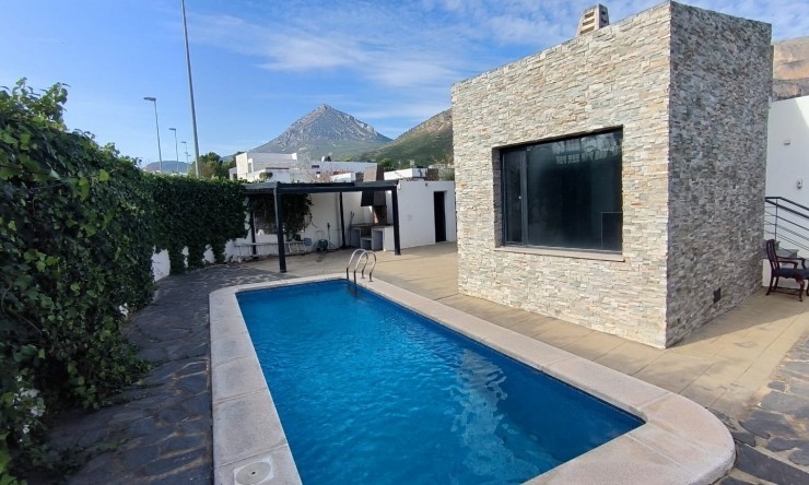 Wiederverkauf - Villa -
Polop