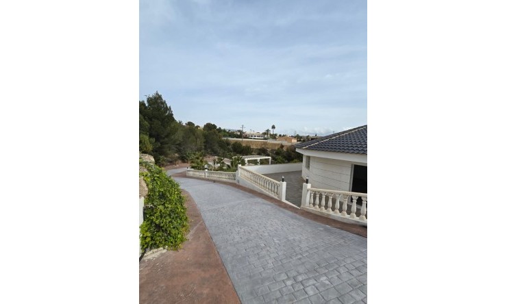 Herverkoop - Villa -
La Nucía - La Colina