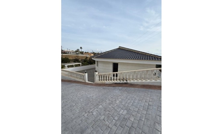 Herverkoop - Villa -
La Nucía - La Colina