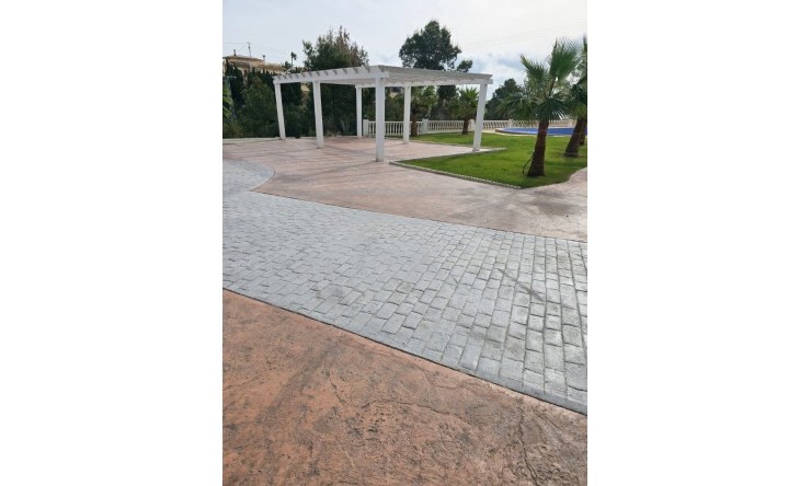 Herverkoop - Villa -
La Nucía - La Colina