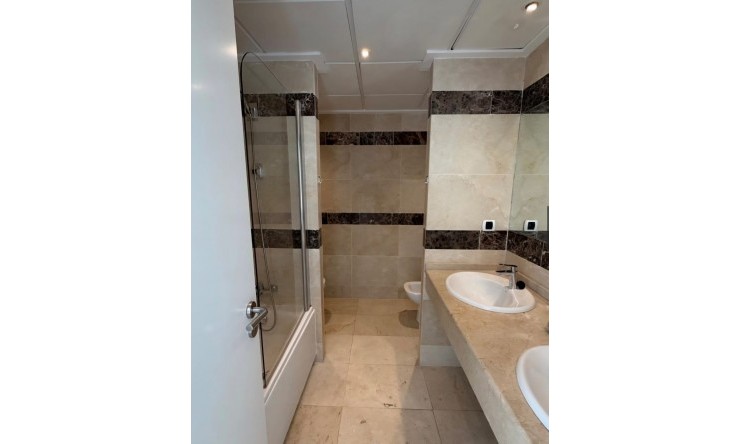 Wiederverkauf -  -
Altea