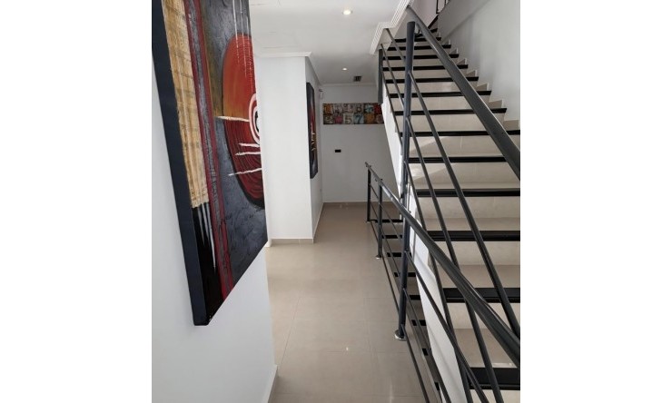 Wiederverkauf -  -
Altea