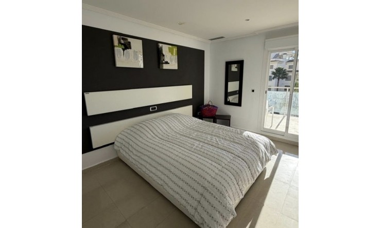 Wiederverkauf -  -
Altea