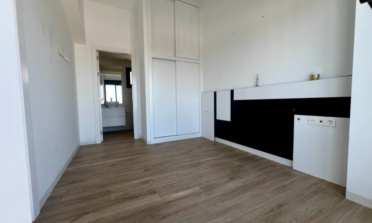 Resale - Villa -
Polop