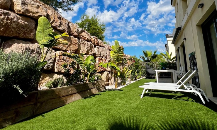 Resale - Villa -
Polop