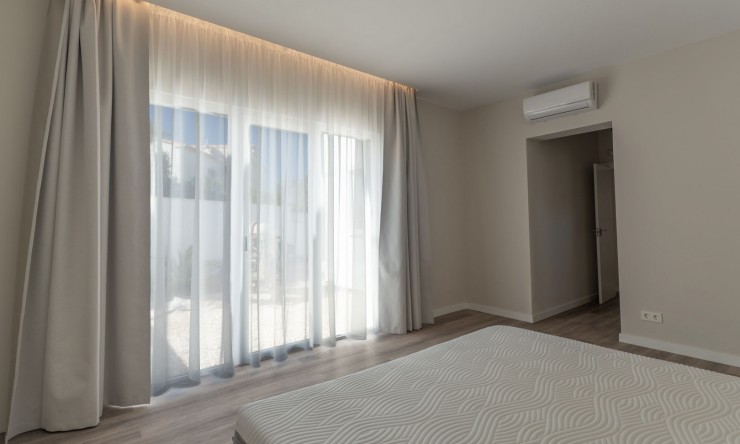 Resale - Villa -
Calpe - La Calalga