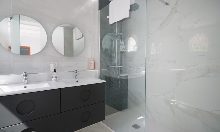 Rynek Wtórny -  -
Oliva