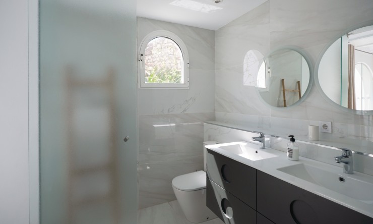 Rynek Wtórny -  -
Oliva