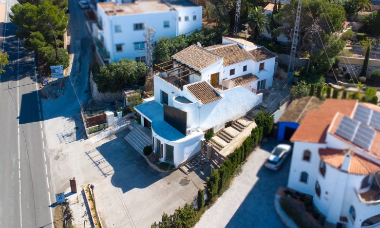 Resale - Commercial property -
Benissa - Avenida La Marina