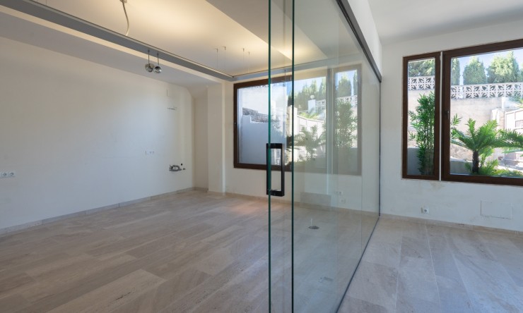 Resale - Commercial property -
Benissa - Avenida La Marina