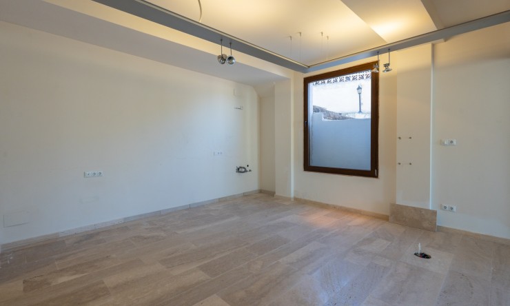 Resale - Commercial property -
Benissa - Avenida La Marina