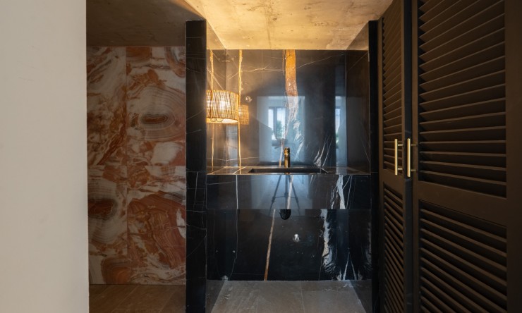 Resale - Commercial property -
Benissa - Avenida La Marina