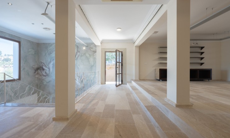 Resale - Commercial property -
Benissa - Avenida La Marina