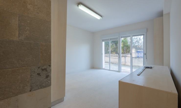 Resale - Commercial property -
Benissa - Avenida La Marina