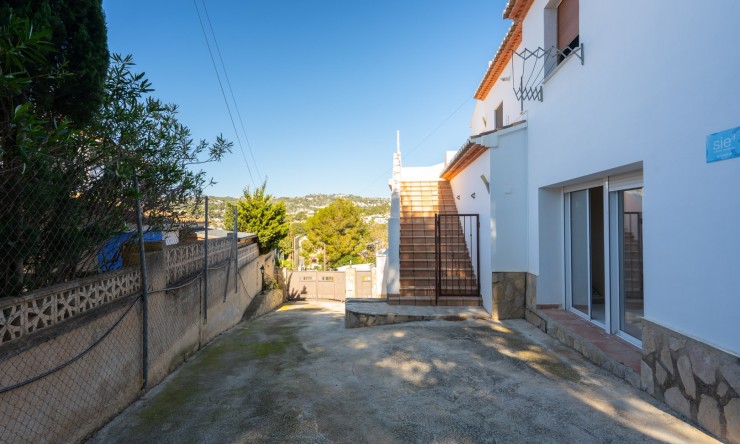 Resale - Commercial property -
Benissa - Avenida La Marina