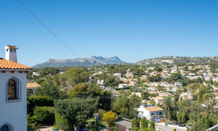 Resale - Commercial property -
Benissa - Avenida La Marina