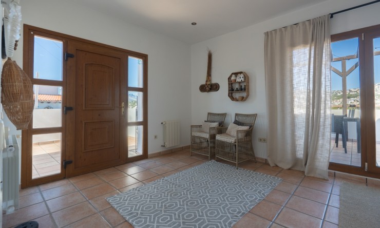 Resale - Commercial property -
Benissa - Avenida La Marina