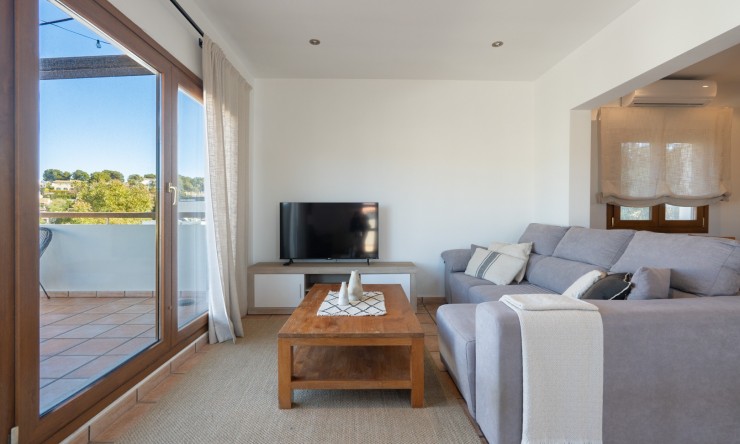 Resale - Commercial property -
Benissa - Avenida La Marina