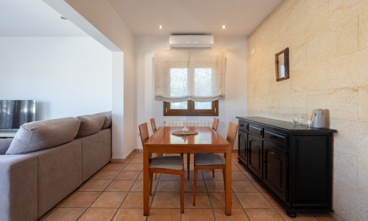 Resale - Commercial property -
Benissa - Avenida La Marina