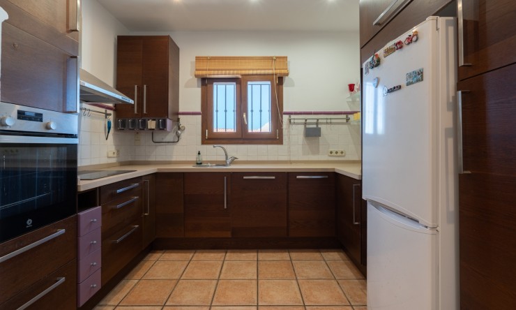 Resale - Commercial property -
Benissa - Avenida La Marina