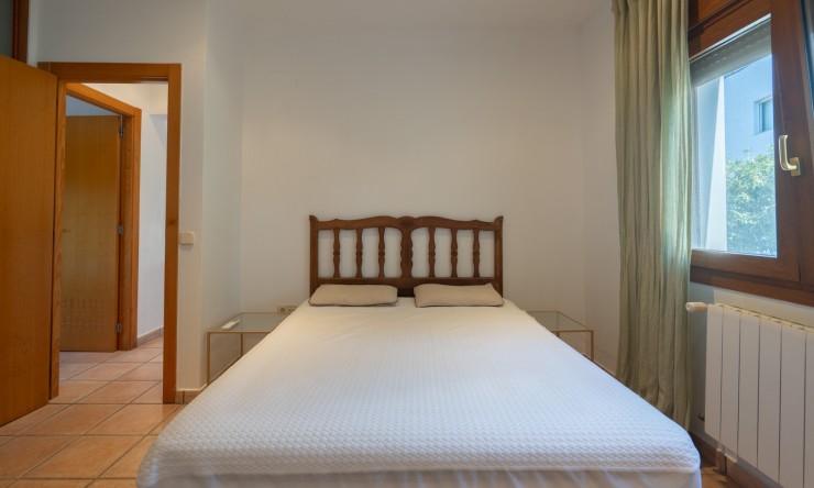 Resale - Commercial property -
Benissa - Avenida La Marina