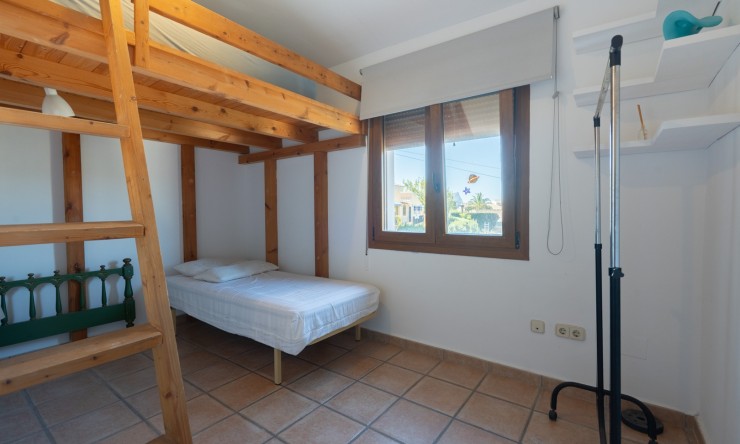 Resale - Commercial property -
Benissa - Avenida La Marina