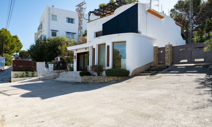 Resale - Commercial property -
Benissa - Avenida La Marina