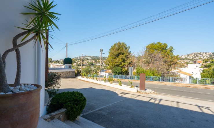 Resale - Commercial property -
Benissa - Avenida La Marina