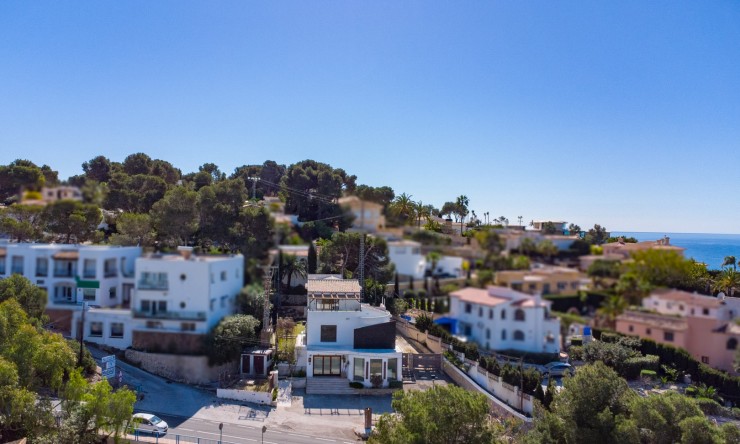 Resale - Commercial property -
Benissa - Avenida La Marina