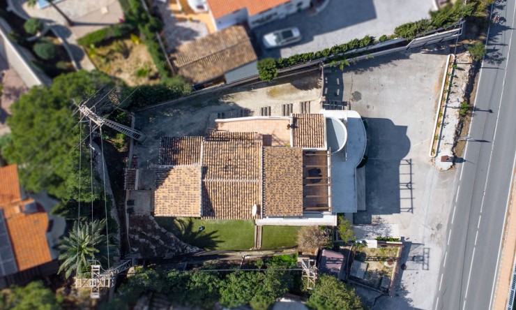 Resale - Commercial property -
Benissa - Avenida La Marina