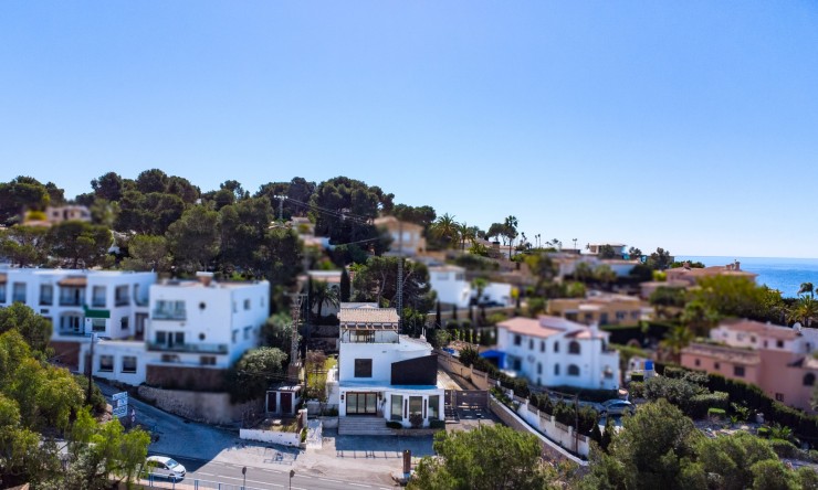 Resale - Commercial property -
Benissa - Avenida La Marina