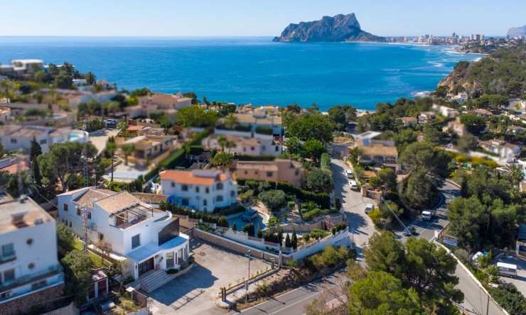 Resale - Commercial property -
Benissa - Avenida La Marina