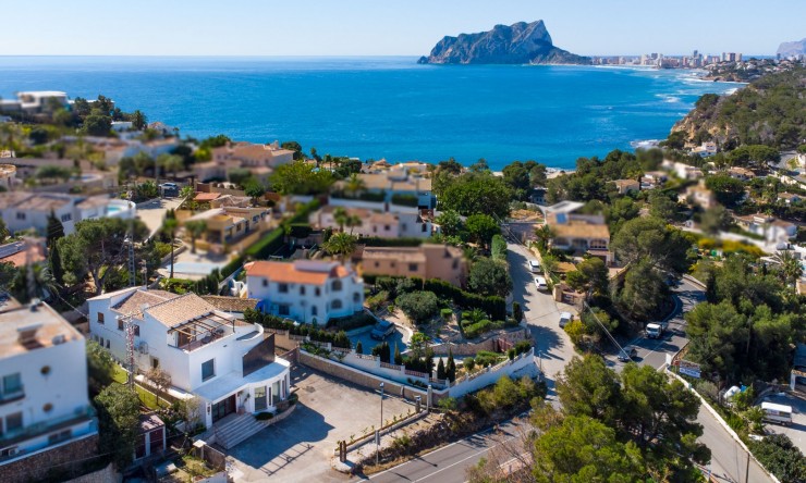 Resale - Commercial property -
Benissa - Avenida La Marina