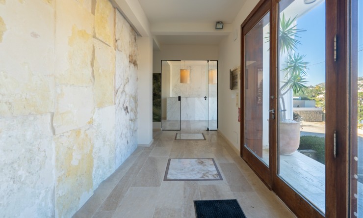 Resale - Commercial property -
Benissa - Avenida La Marina