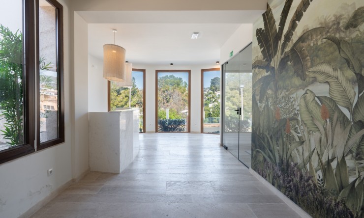 Resale - Commercial property -
Benissa - Avenida La Marina