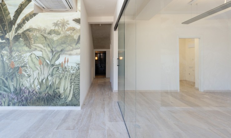 Resale - Commercial property -
Benissa - Avenida La Marina