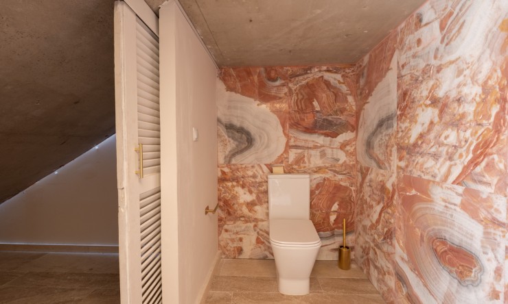 Resale - Commercial property -
Benissa - Avenida La Marina