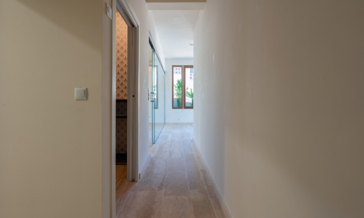 Resale - Commercial property -
Benissa - Avenida La Marina