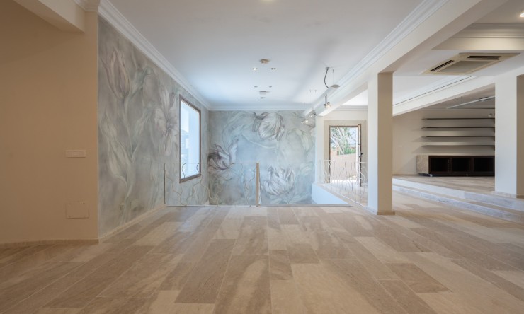 Resale - Commercial property -
Benissa - Avenida La Marina