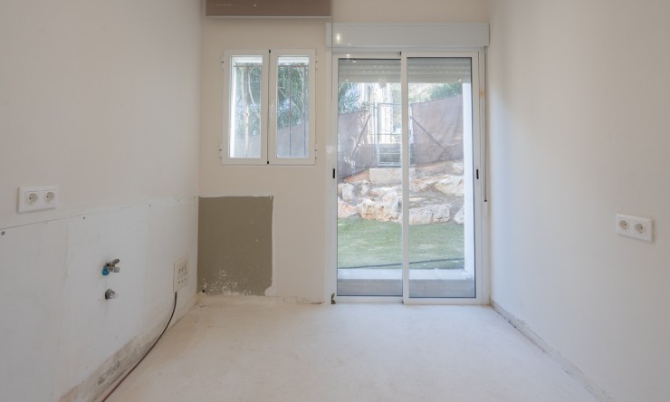 Resale - Commercial property -
Benissa - Avenida La Marina