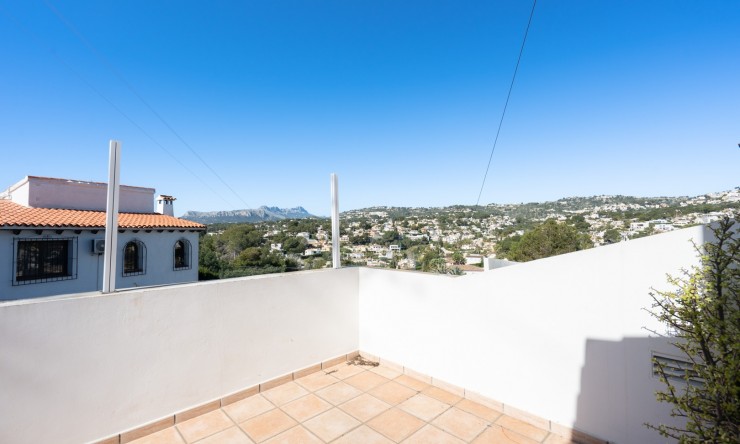 Resale - Commercial property -
Benissa - Avenida La Marina