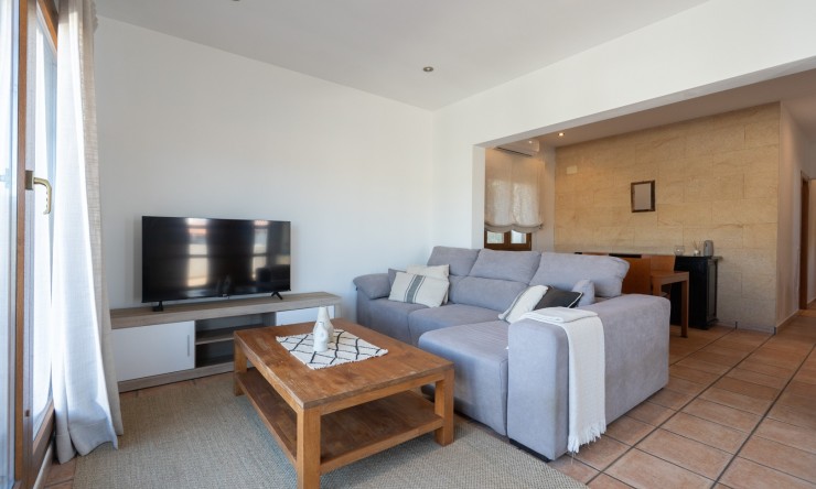 Resale - Commercial property -
Benissa - Avenida La Marina