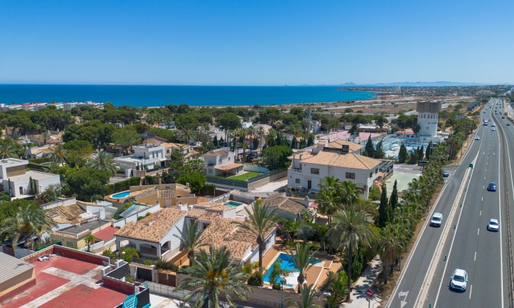 Resale - Villa -
Orihuela Costa - Punta Prima