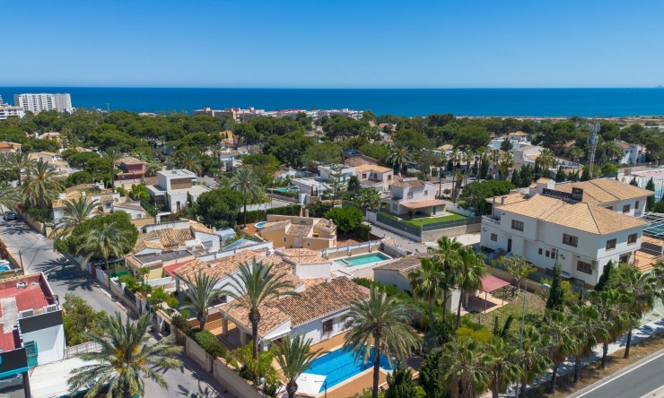Resale - Villa -
Orihuela Costa - Punta Prima