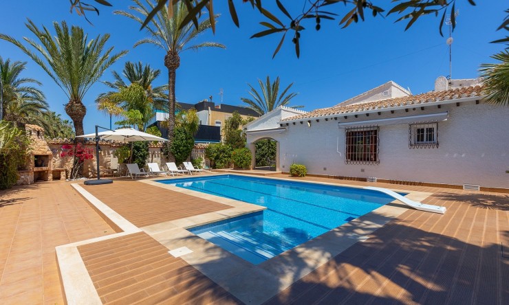 Resale - Villa -
Orihuela Costa - Punta Prima