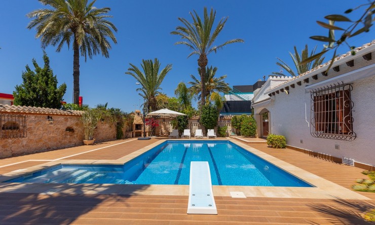 Resale - Villa -
Orihuela Costa - Punta Prima