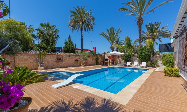 Resale - Villa -
Orihuela Costa - Punta Prima