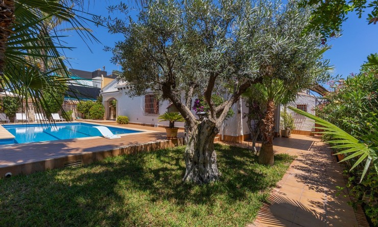 Resale - Villa -
Orihuela Costa - Punta Prima
