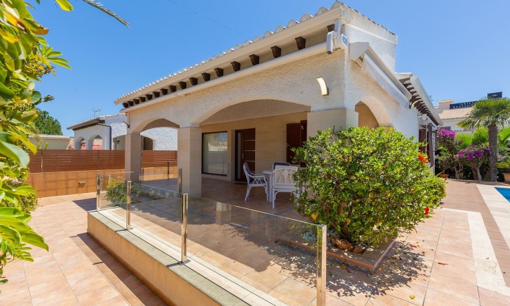 Resale - Villa -
Orihuela Costa - Punta Prima