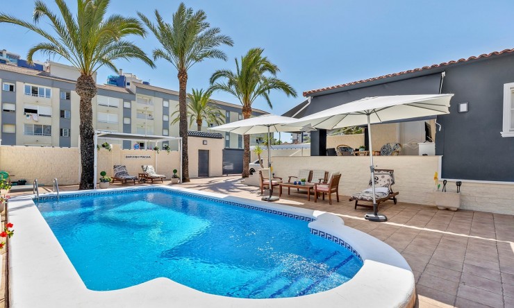 Resale - Villa -
Orihuela Costa - Punta Prima